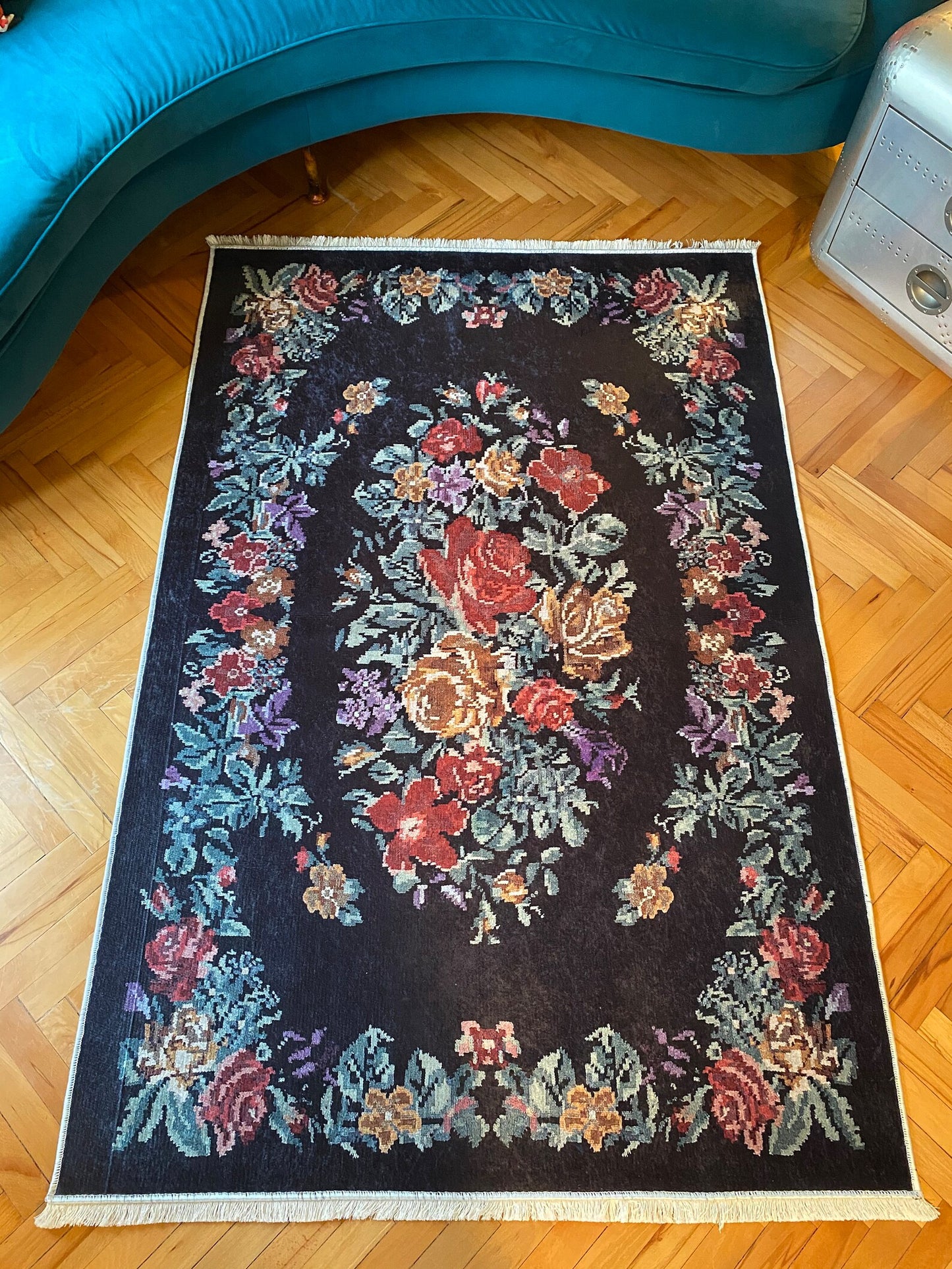 Tapis de nombreuses conceptions de fleurs colorées soigneusement tricotées