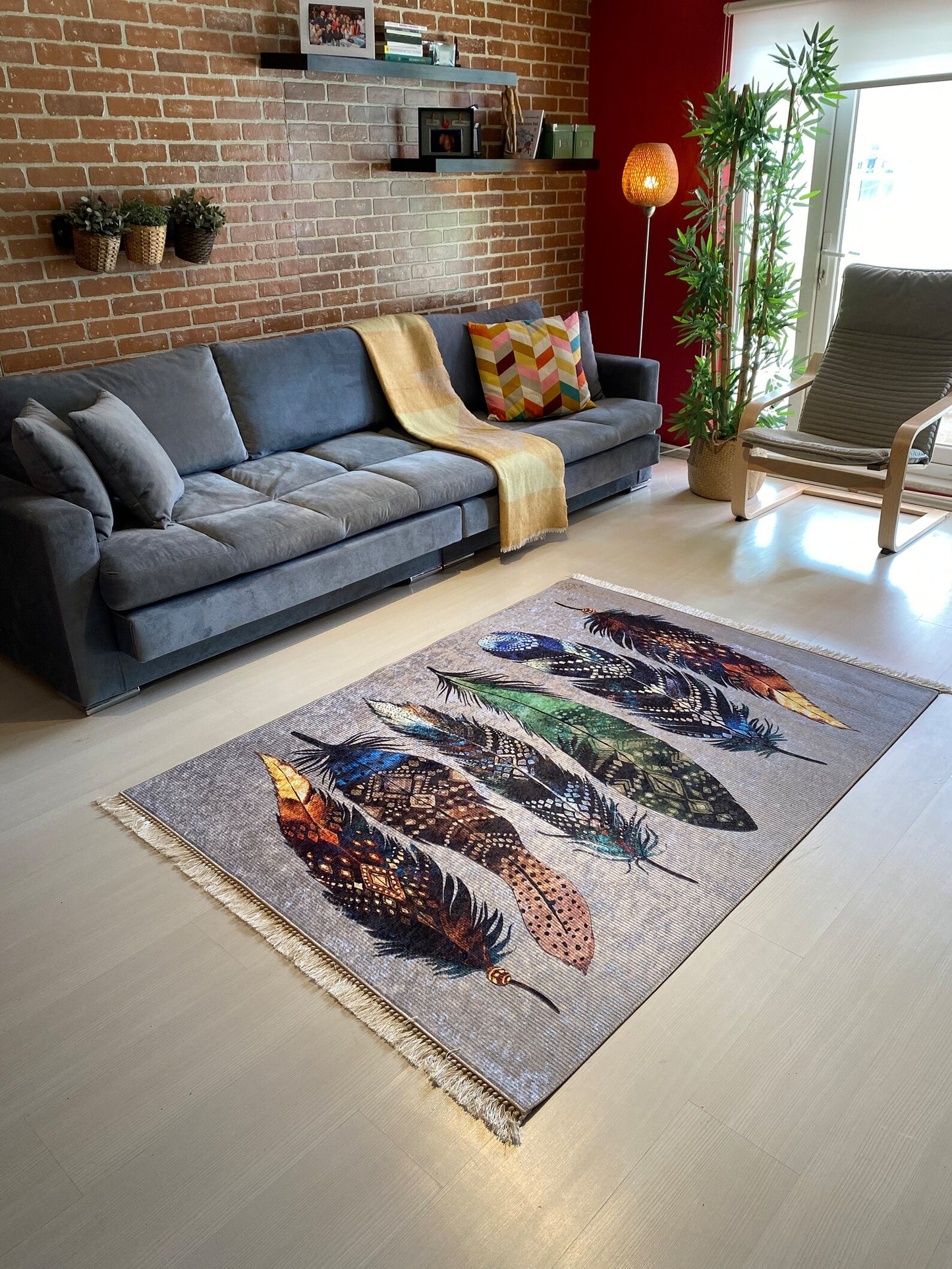 Conception de ressorts colorés sur tapis soigneusement tricoté