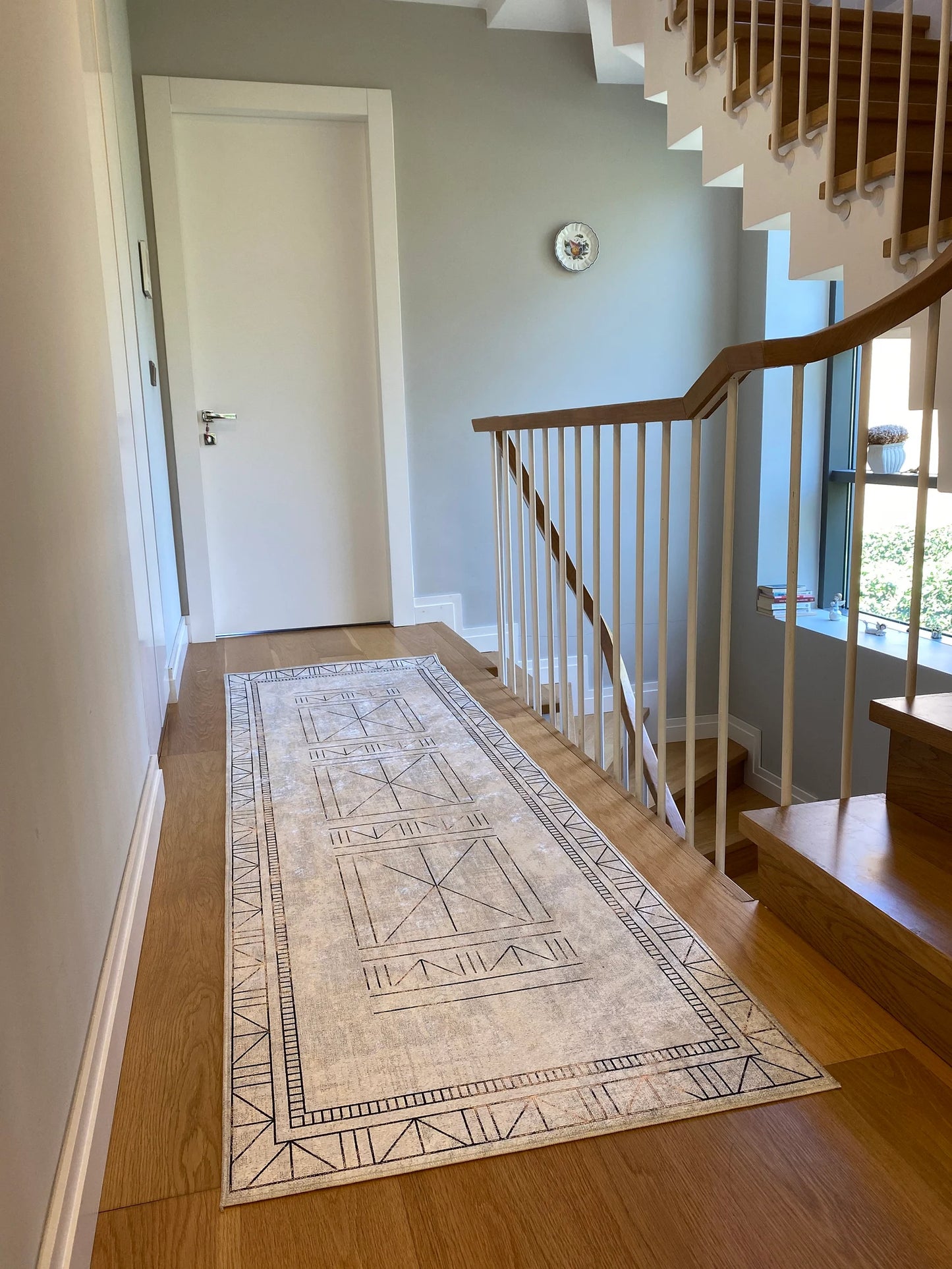 Conception moderne du tapis soigneusement tricoté