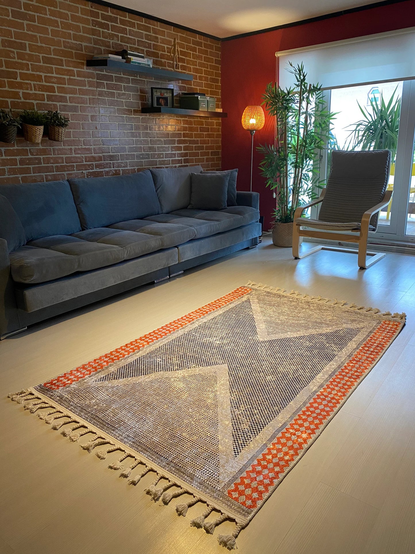 Conception gris orange moderne du tapis soigneusement tricoté