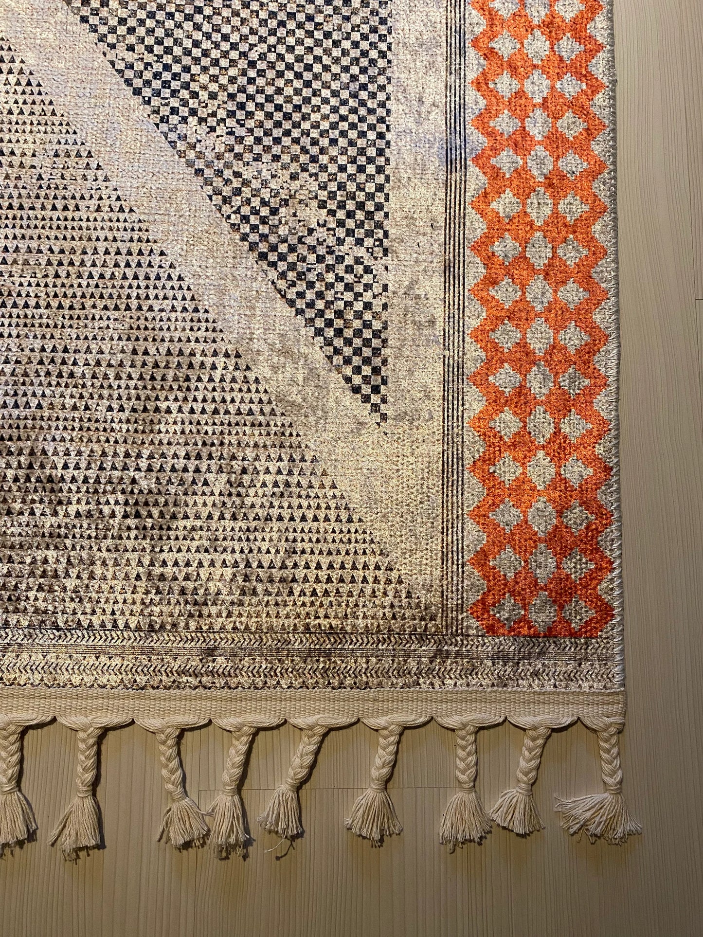 Conception gris orange moderne du tapis soigneusement tricoté