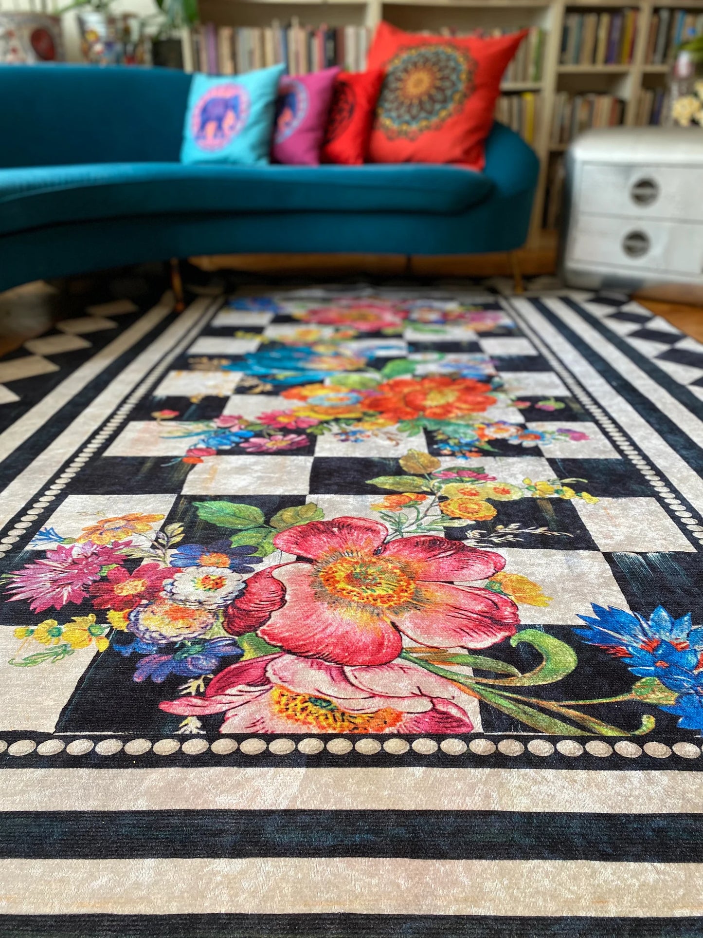 Conception de fleurs de tapis soigneusement tricoté