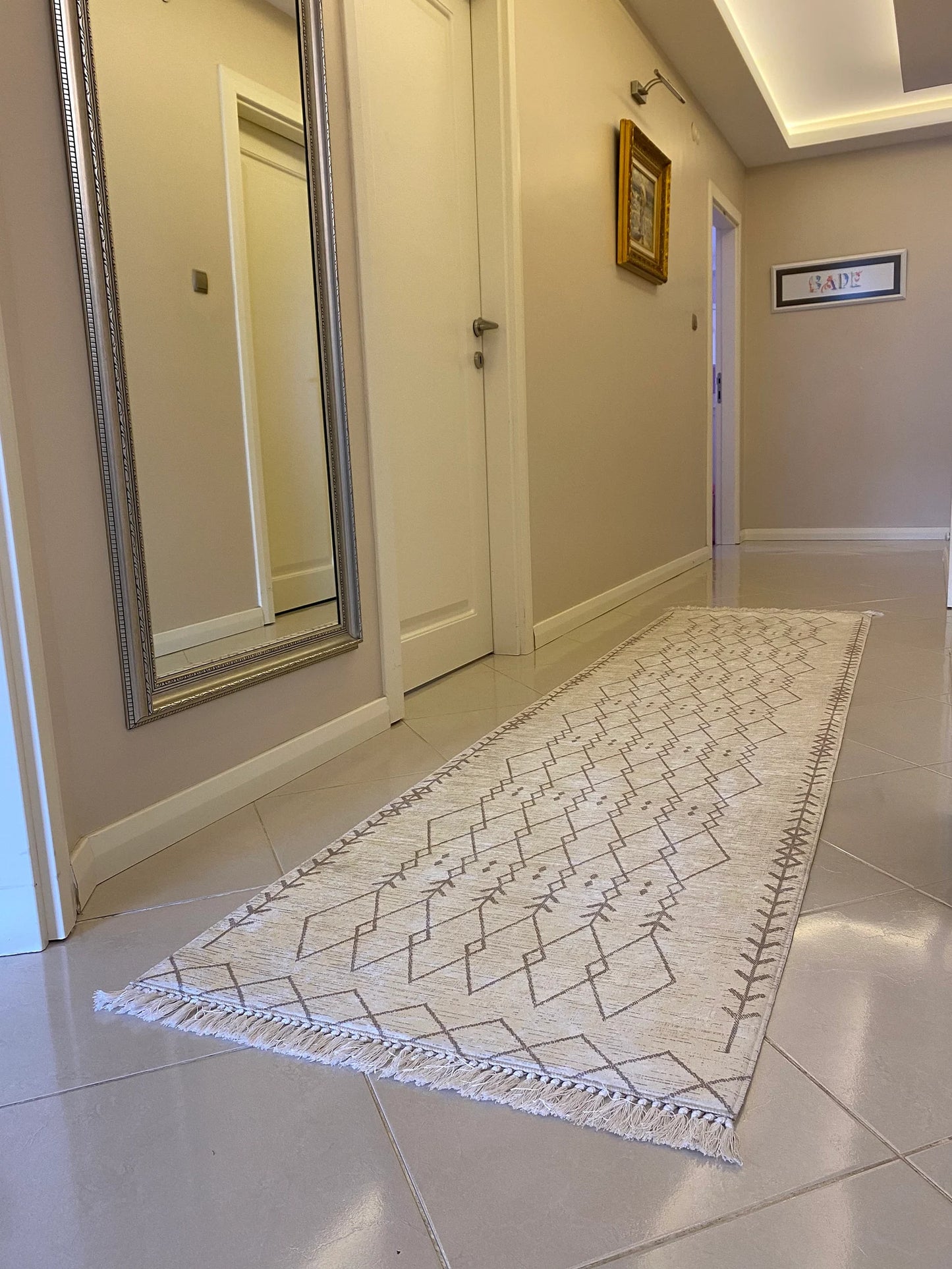 Conception moderne du tapis soigneusement tricoté