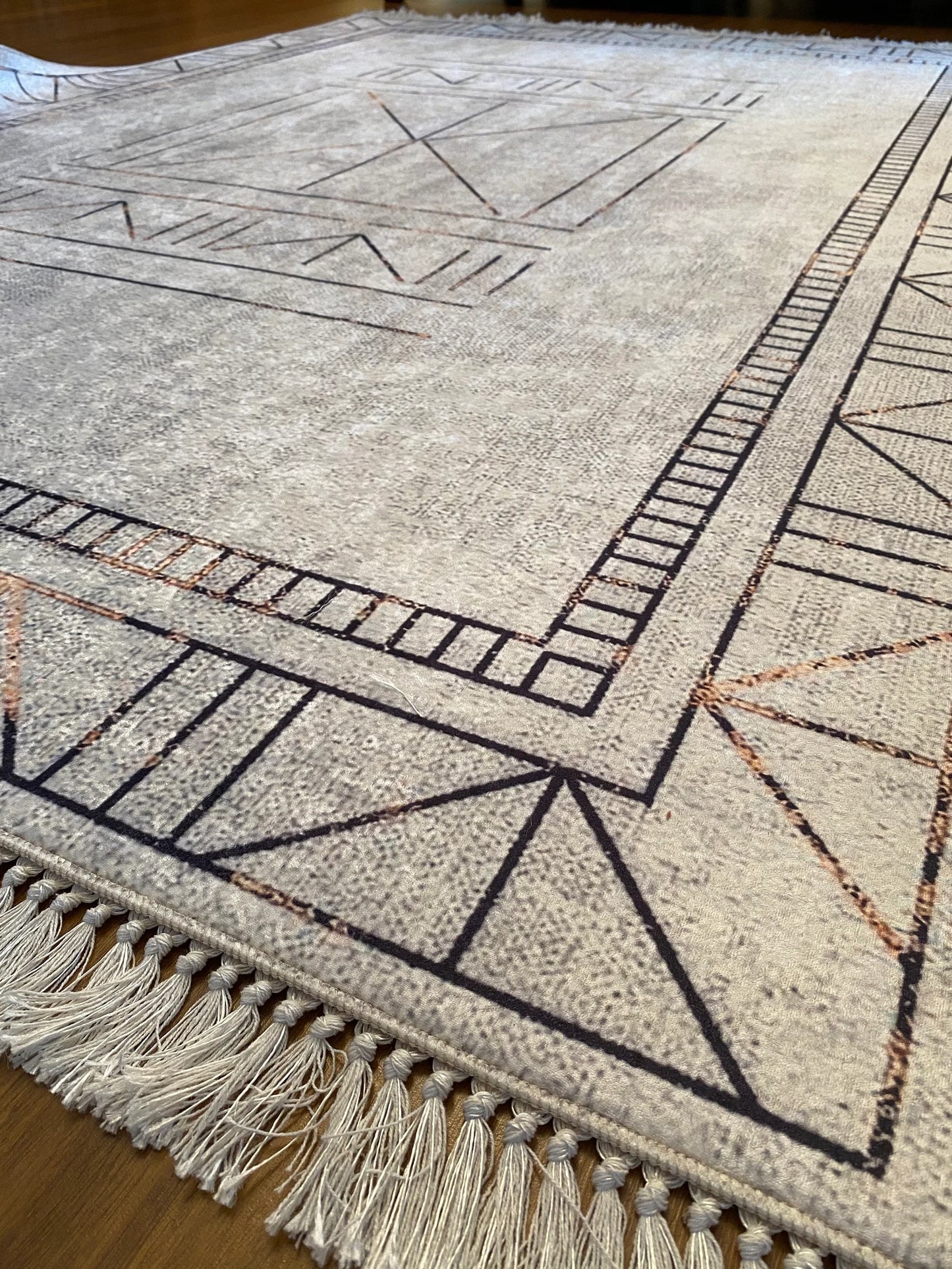 Conception moderne du tapis soigneusement tricoté