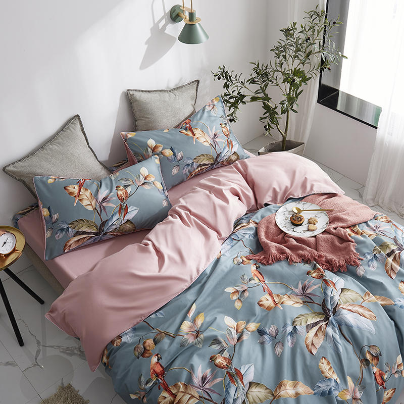 Le linge de lit avec le bleu floral (100% coton égyptien)