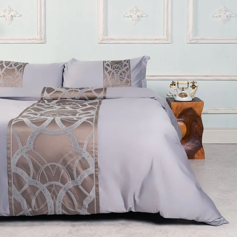 Bed linen signs of luxury (100% Egyptian cotton)